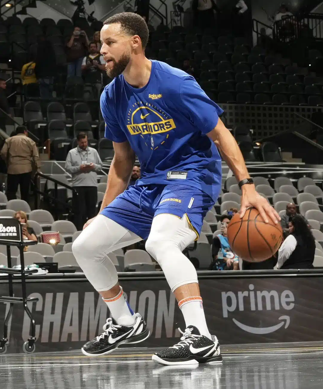 STEPHEN CURRY CRÉE L’ÉLECTROCHOC : IL PORTE LA NIKE KOBE 6 “MAMBACITA” JUSTE APRÈS L’ANNONCE DE SON INDÉPENDANCE VIS-À-VIS D’UNDER ARMOUR