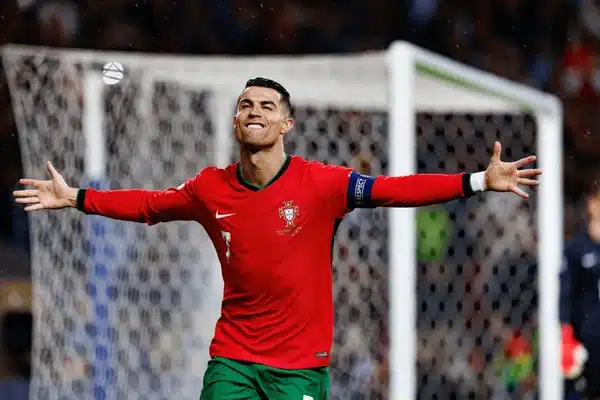 Cristiano Ronaldo devient le premier footballeur milliardaire de l’histoire