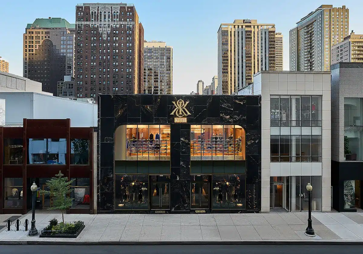 KITH inaugure un flagship spectaculaire à Chicago avec une capsule exclusive signée ASICS