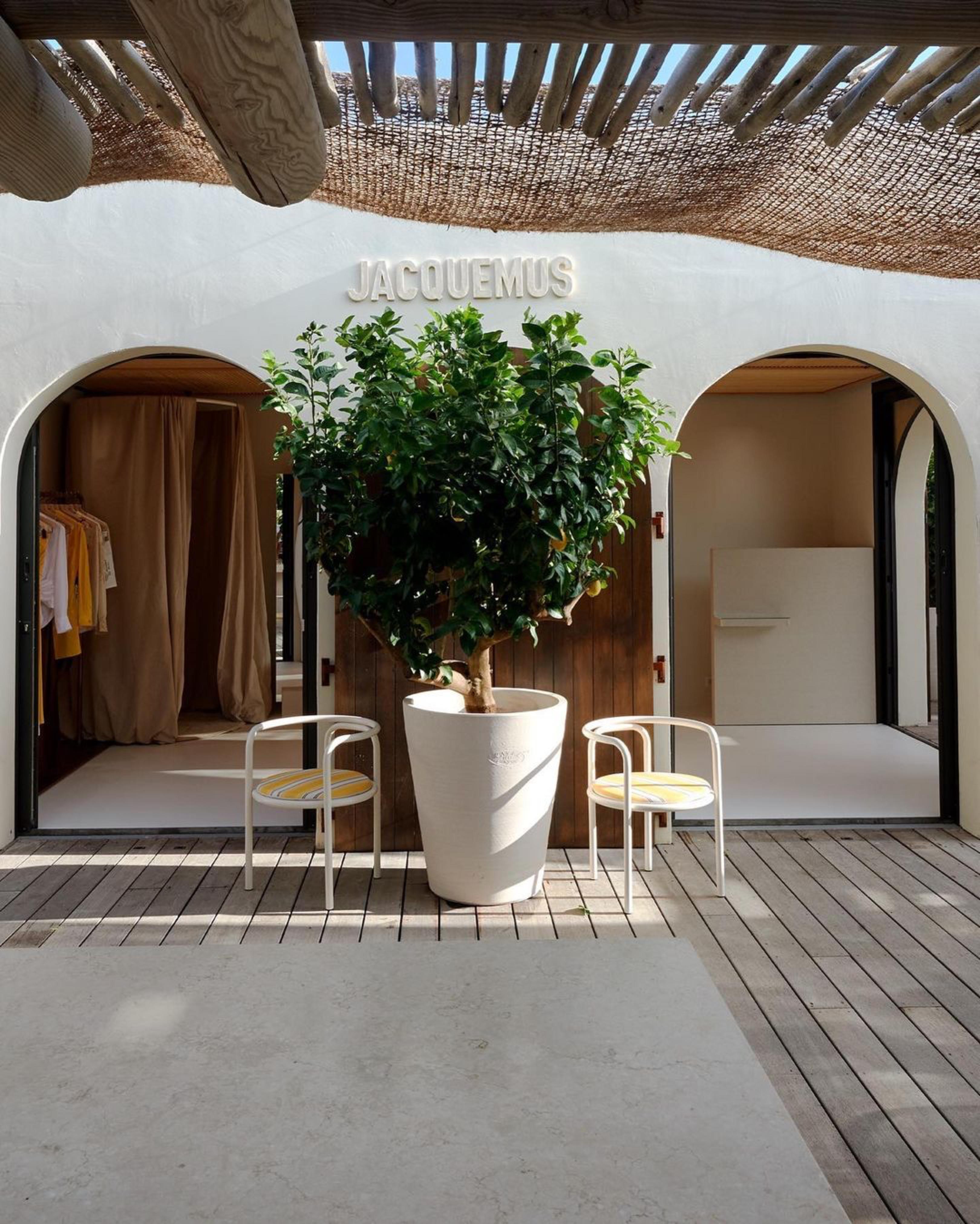 JACQUEMUS, pop-up store et plage privée