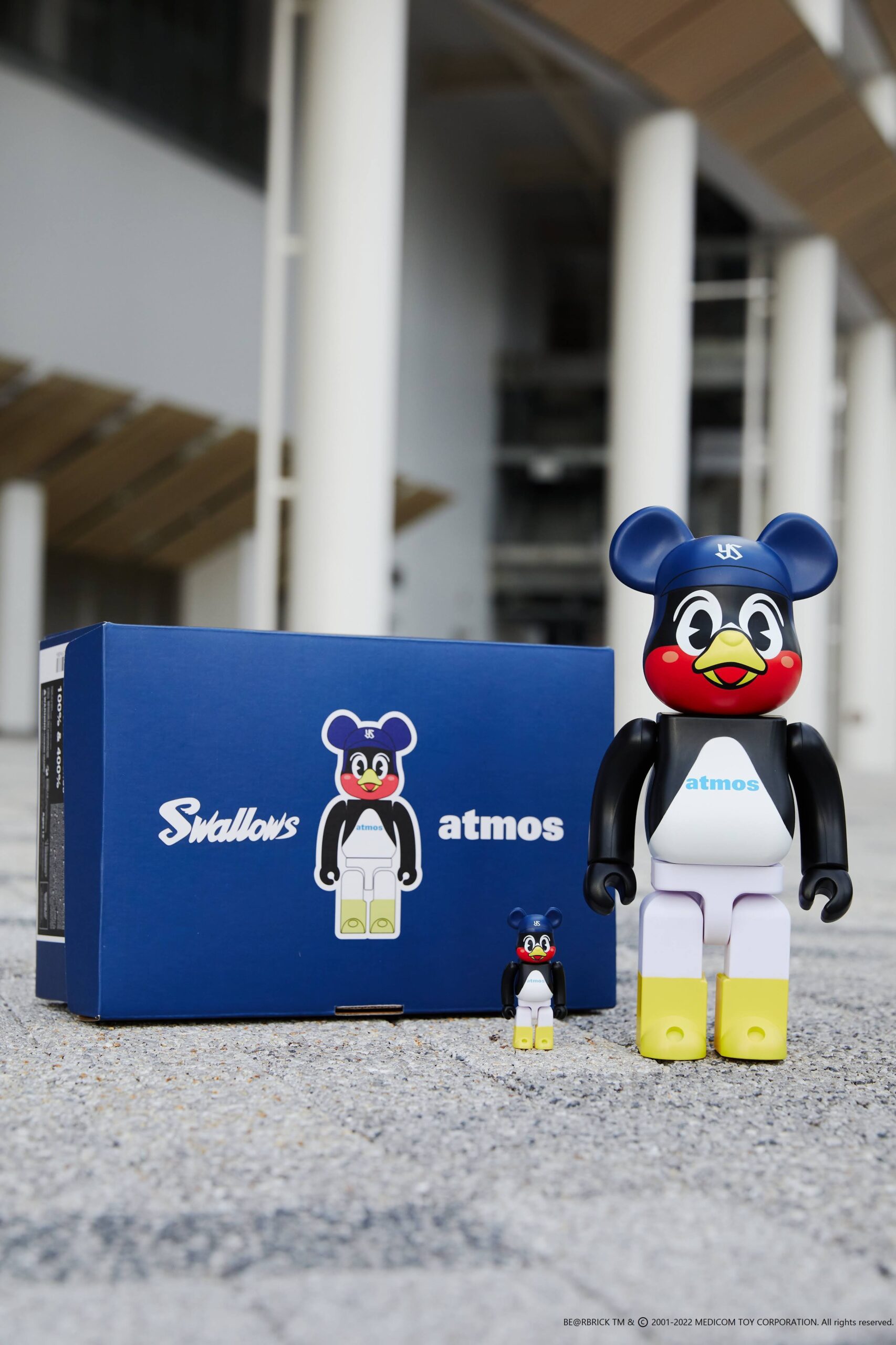 MEDICOM TOY BE@RBRICK x atmos × Tokyo Yakult Swallows 100% & 400%
