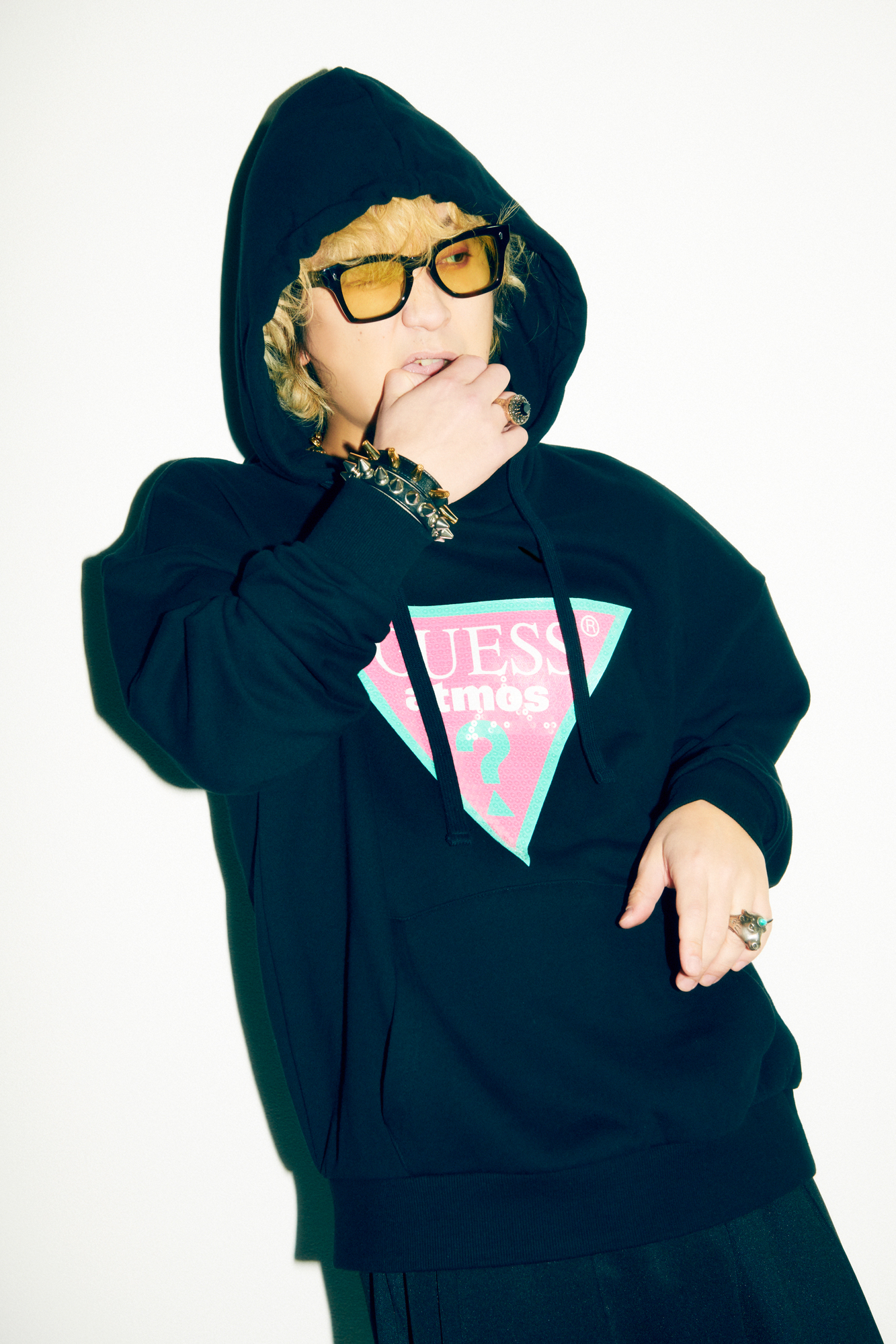 Collection GUESS x atmos x BAD MOOD
