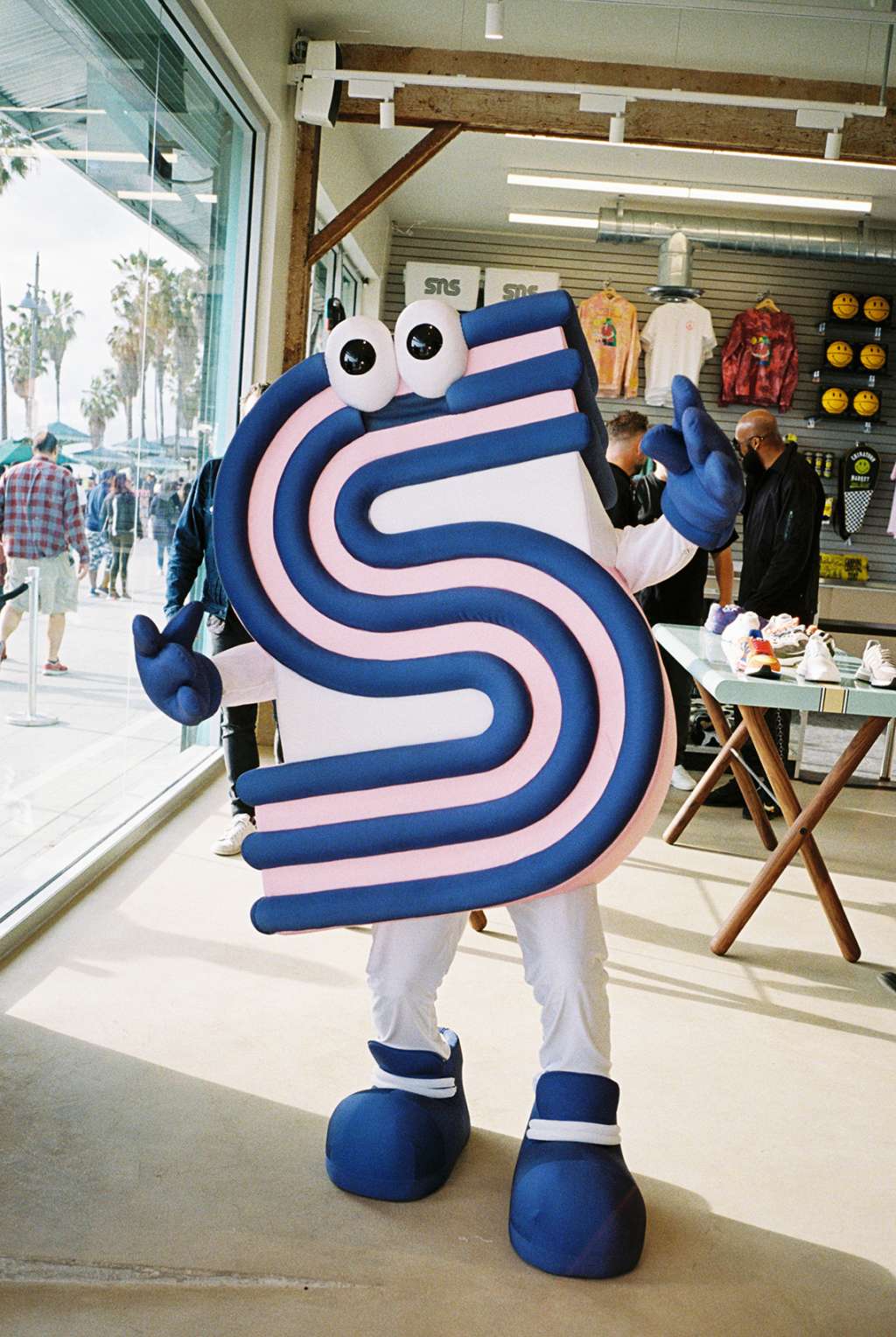 JOYEUX ANNIVERSAIRE SNEAKERSNSTUFF « 21 ANS »