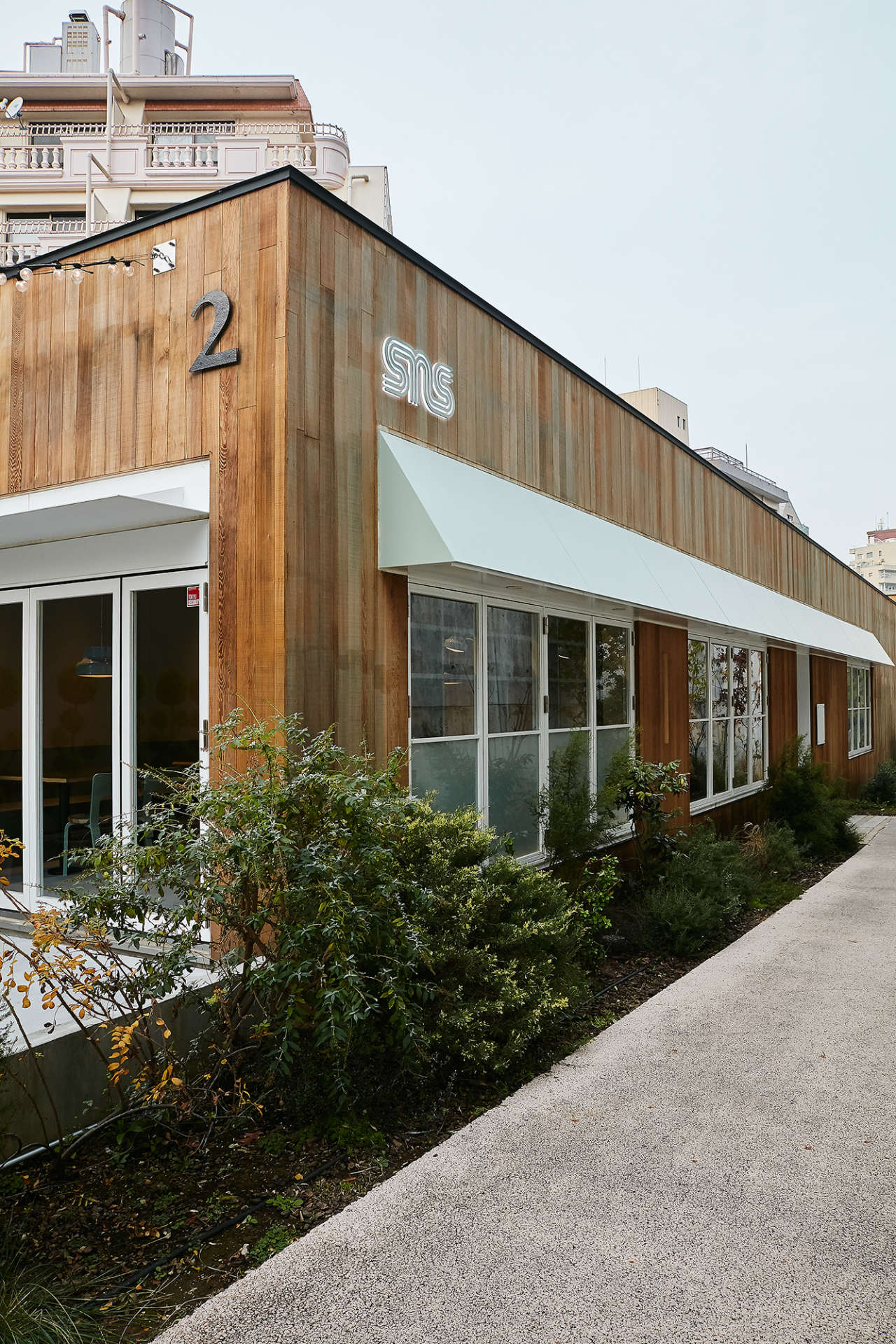 SNEAKERSNSTUFF TOKYO EST OUVERT