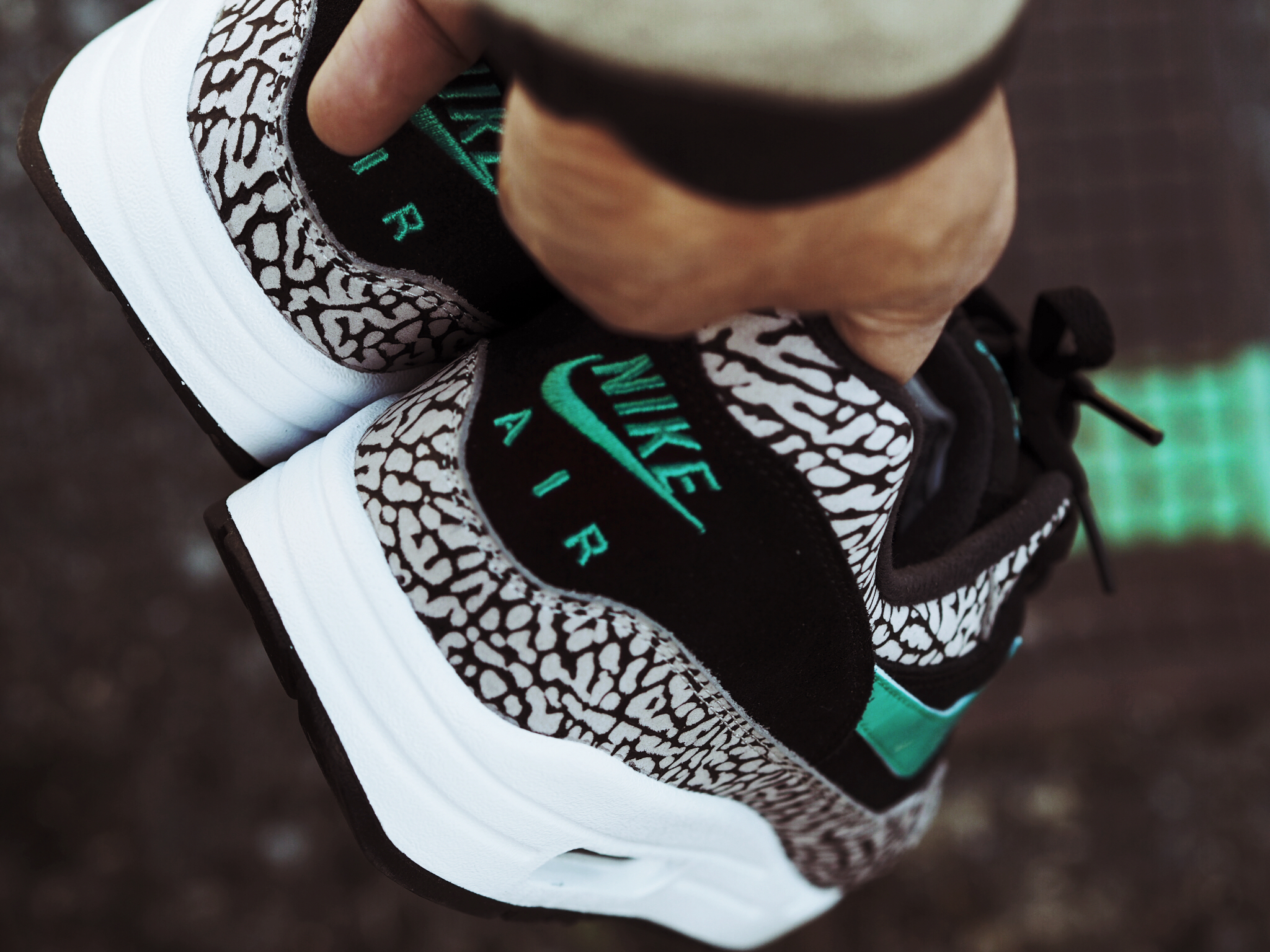 NIKE Air MAX 1 X ATMOS " Elephant print" ( English & French )