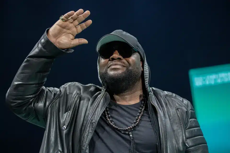 Calbo, du légendaire duo Ärsenik : retour sur une icône du rap français, sa carrière, ses œuvres et l’empreinte indélébile qu’il laisse