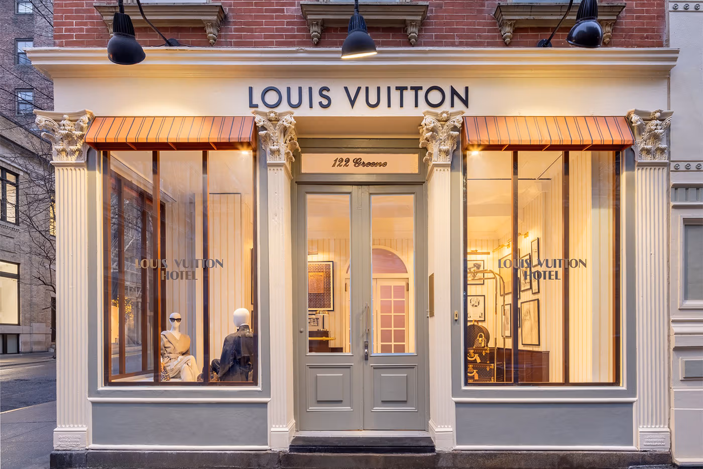 Louis Vuitton inaugure un pop-up immersif façon hôtel à Soho pour les 130 ans de son Monogram