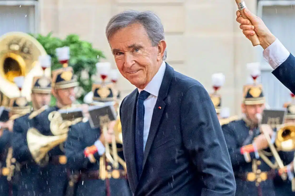 Bernard Arnault renforce massivement sa participation dans LVMH après la baisse du titre