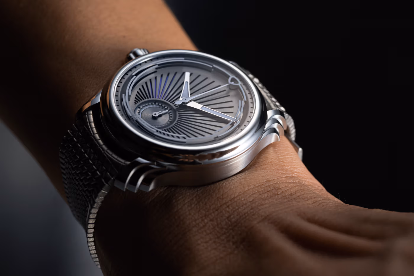 MING dévoile la 57.04 Phoenix, un chronographe monopoussoir “destro” en édition limitée
