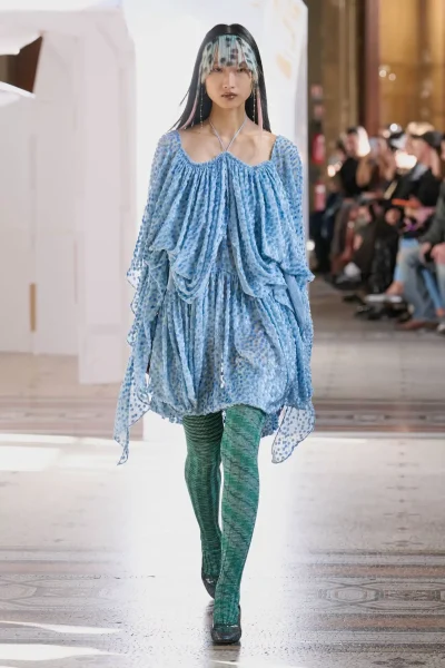 Kiko Kostadinov Fall 2026 : Birds of a Feather, entre utilité et fantaisie