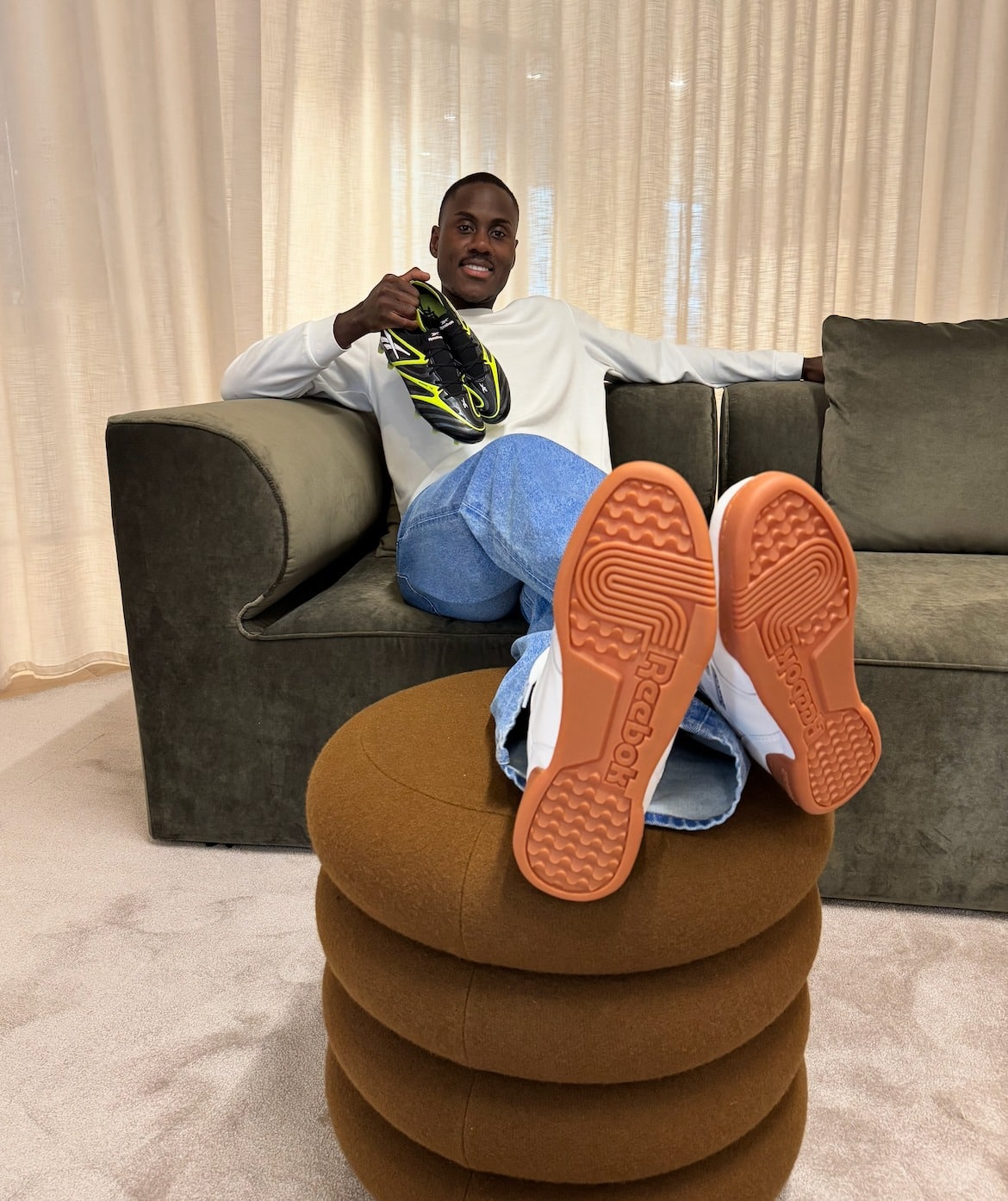 Reebok recrute le défenseur Trevoh Chalobah pour renforcer son retour dans le football