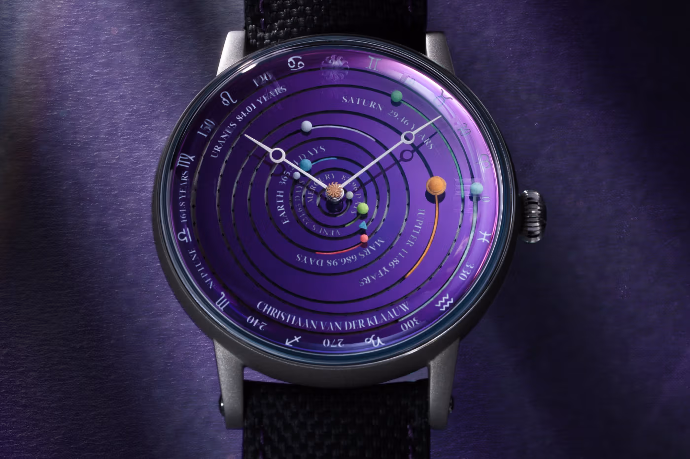 Revolution et Christiaan van der Klaauw dévoilent la Grand Planetarium Eccentric Si14, une prouesse horlogère unique