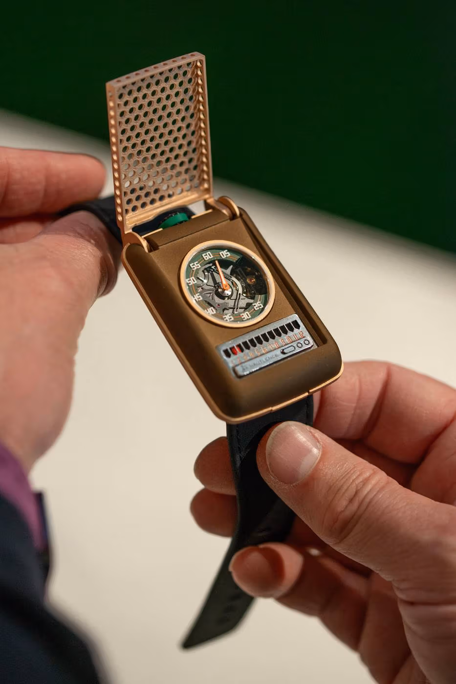 Hautlence dévoile la Retrovision 64, une montre cinétique au design futuriste
