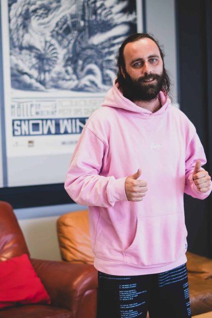Interview de Dab Rozer : un savant mélange d’humour, introspection et énergie live au closing du Printemps du Rire 2026