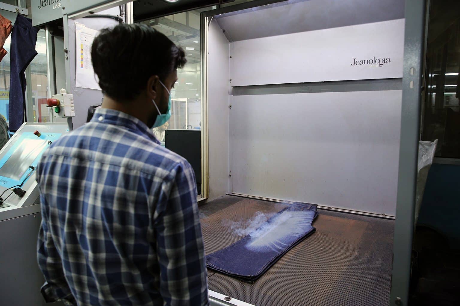 Soorty et Jeanologia révolutionnent le denim avec Fast Fade, une technologie de délavage durable et digitalisée