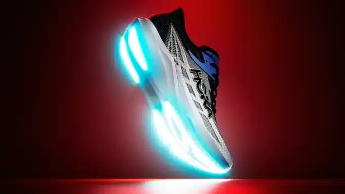 Hoka accélère son expansion mondiale et mise sur l’innovation jusqu’en 2030