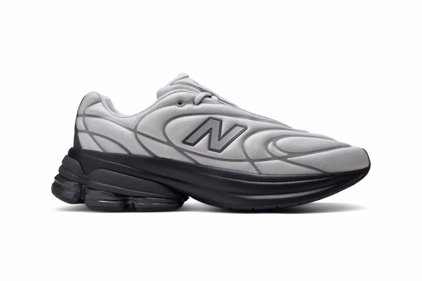 New Balance dévoile une nouvelle 5030 “Raincloud/Black Metallic” au design minimaliste et technique