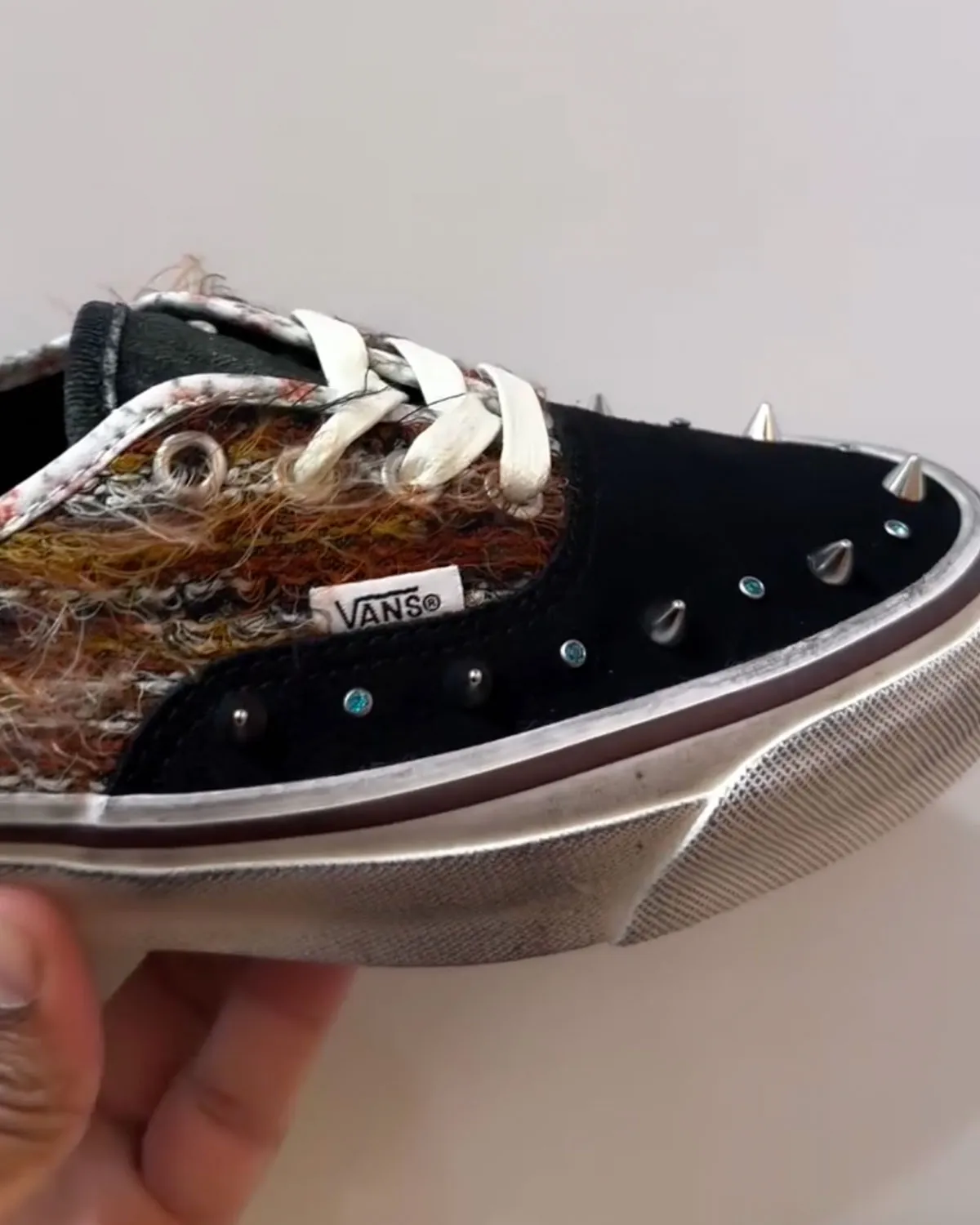 Greg Betty continue de marquer l’univers Vans avec une nouvelle Authentic au design plus radical