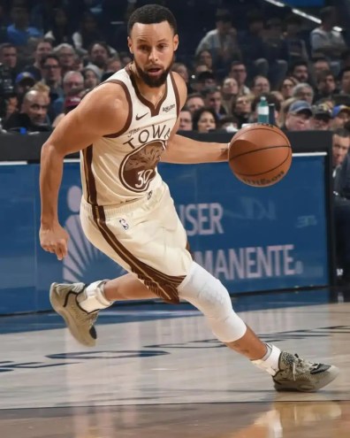 steph-curry-wears-li-ning-1068x1335