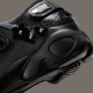 nike-air-rift-black-flowers-iv5682-001-5-1068x1068