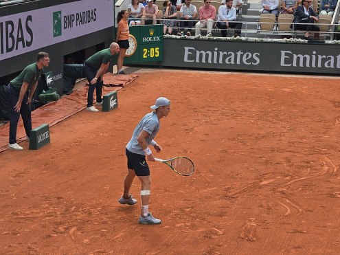 Jesper_de_Jong_vs_Alexander_Zverev_at_the_2026_Roland_Garros_(316)