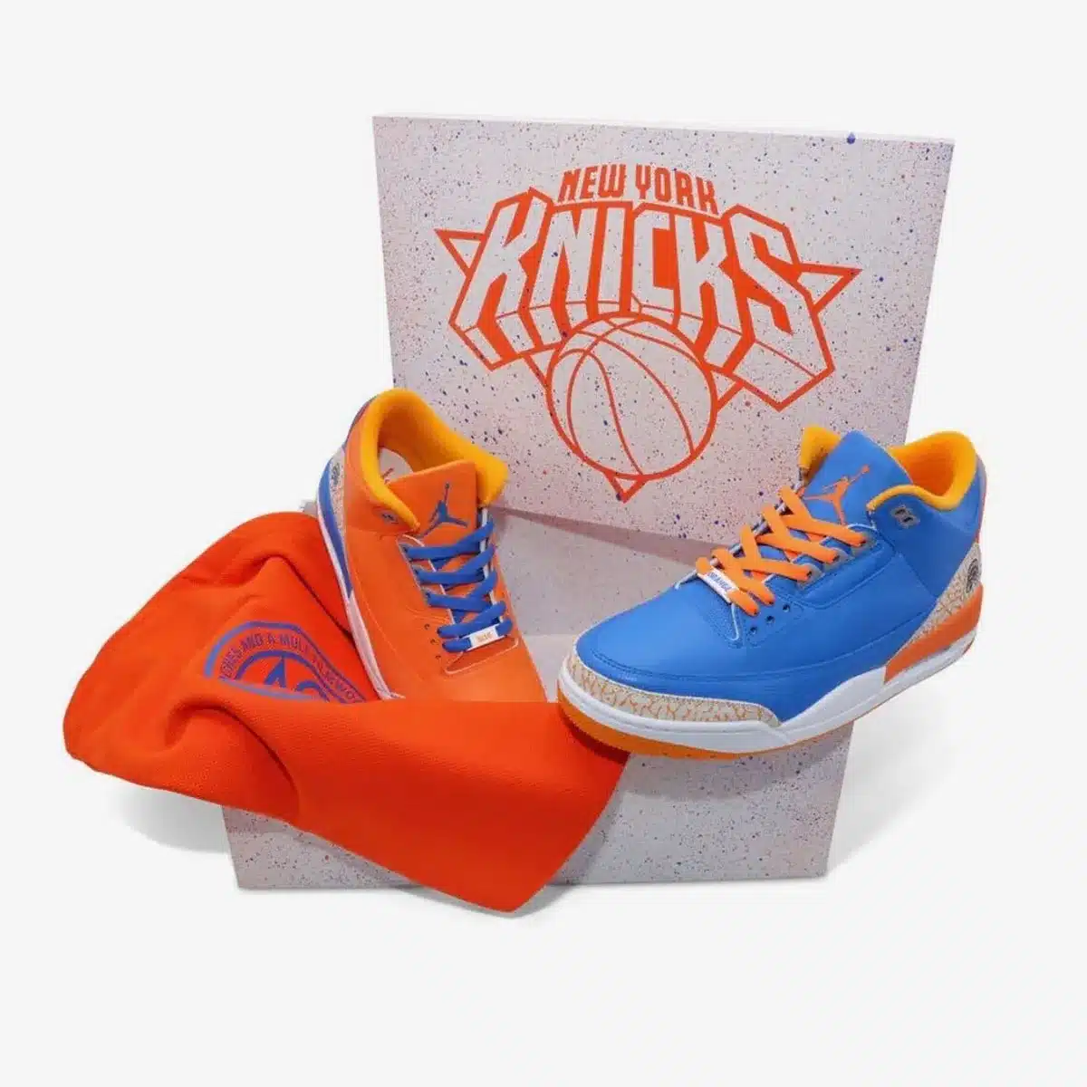 Spike Lee reçoit une Air Jordan 3 PE exclusive pour célébrer le retour des Knicks en Finales NBA