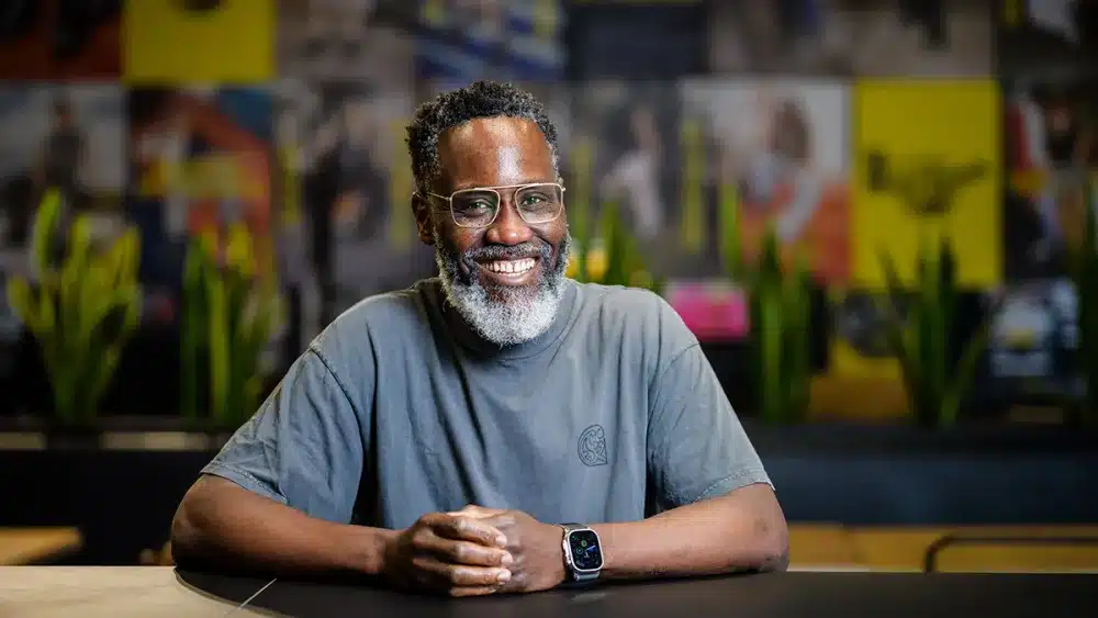 Dr. Martens : le PDG Ije Nwokorie rachète des actions pour renforcer la confiance des investisseurs