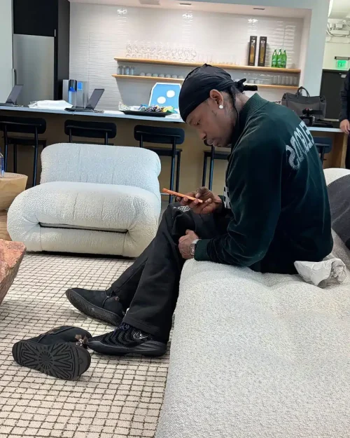 Nike Caitlin 1 : Travis Scott aperçu avec la première sneaker signature de Caitlin Clark, lancement prévu en octobre 2026