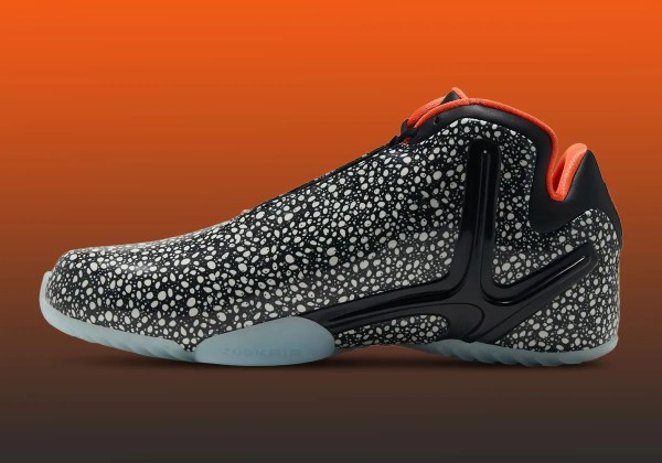 NIKE ZOOM HYPERFLIGHT « SAFARI » : LE MODÈLE BASKETBALL DES ANNÉES 2000 S’HABILLE D’UN PRINT CULTE, photo 4