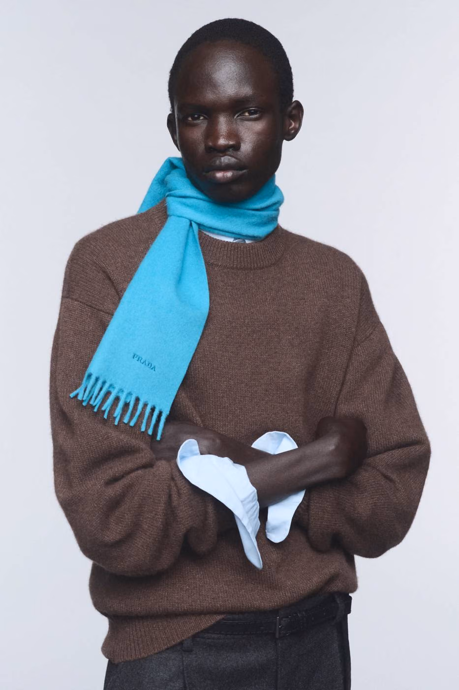PRADA RE-CASHMERE & RE-WOOL : LE LUXE ITALIEN MISE SUR LE CACHEMIRE ET LA LAINE RECYCLÉS POUR FW26