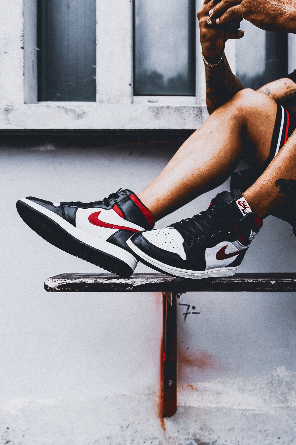 NIKE AIR JORDAN 1 HIGH OG – BLACK/WHITE/SAIL/GYM RED
