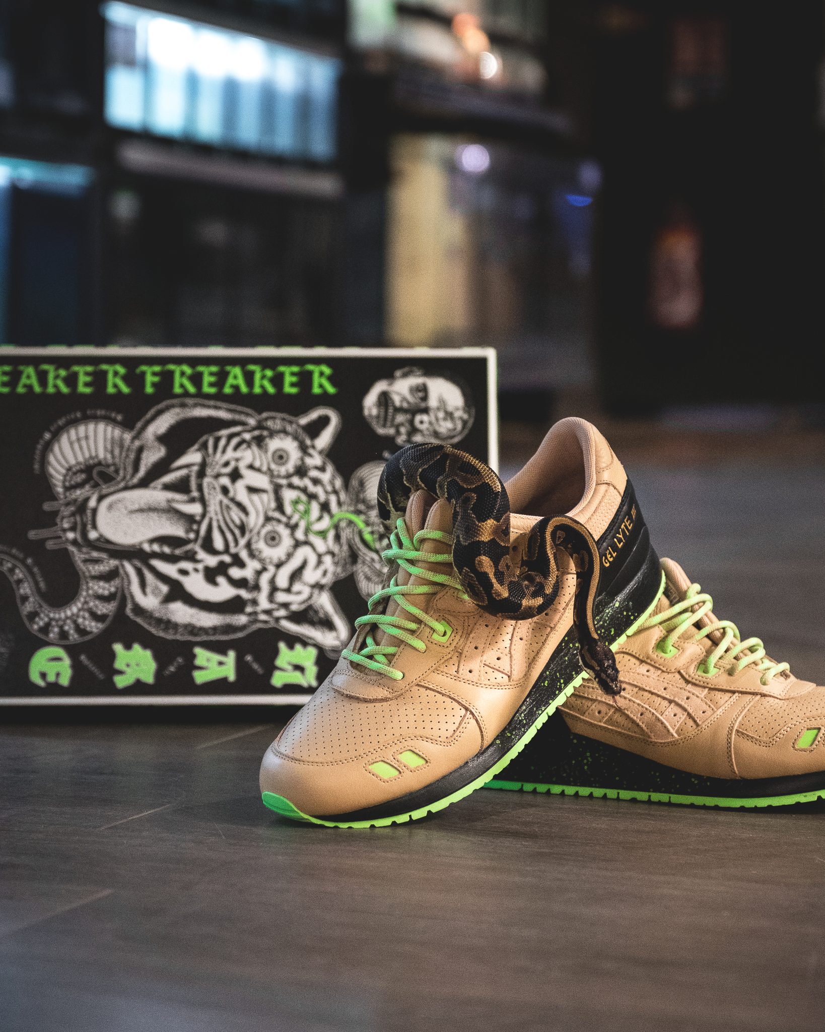 SNEAKER FREAKER X ASICS GEL LYTE III « NEUROTOXIC » – Friends & Family