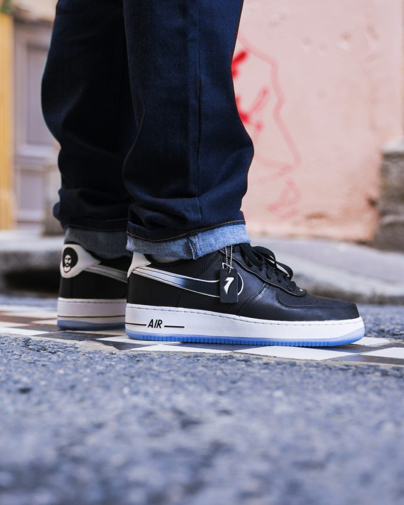 NIKE AIR FORCE 1 COLIN KAEPERNICK QS