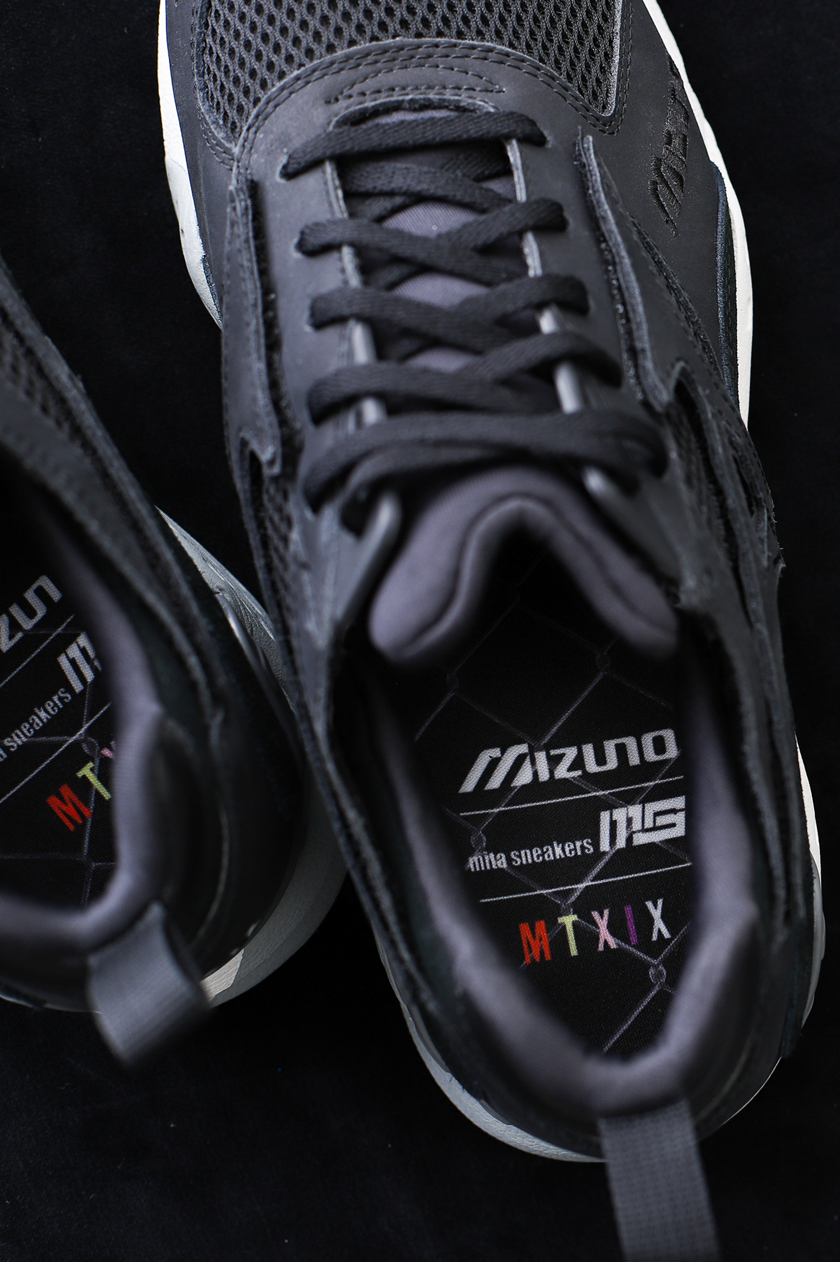 MIZUNO MONDO CONTROL MTXIX × MOMOIRO CLOVER Z × MITA SNEAKERS