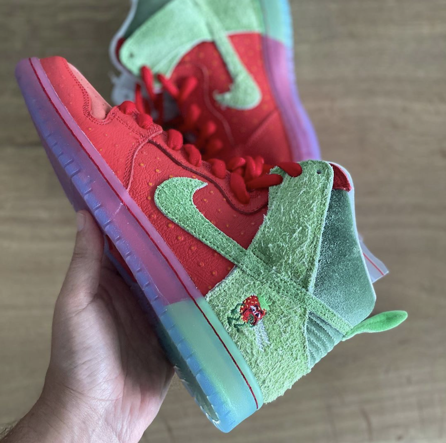 NIKE SB DUNK HIGH « STRAWBERRY COUGH »