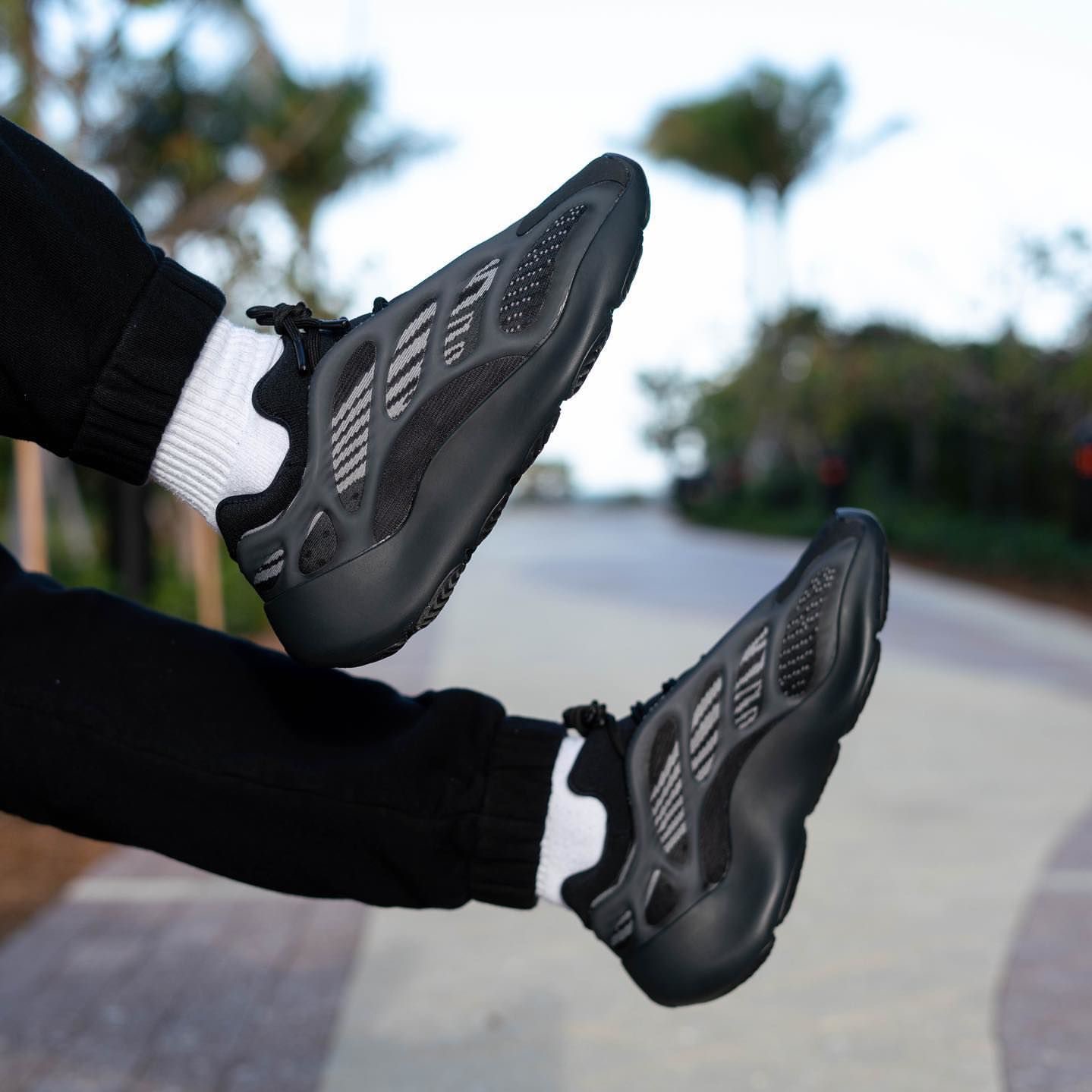 ADIDAS YEEZY 700 V3 « ALVAH »