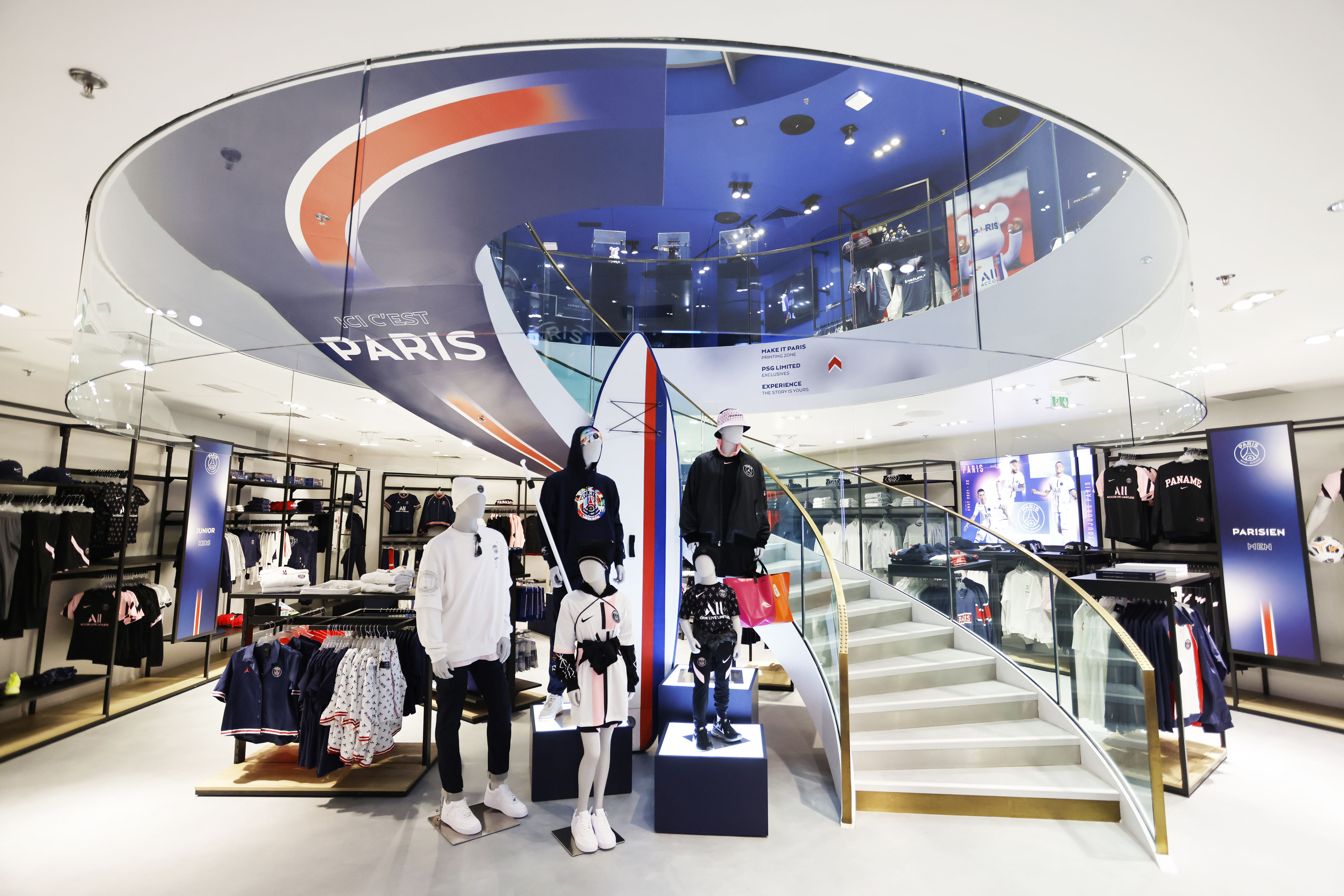 New PSG store on the Champs-Elysées, photo 7
