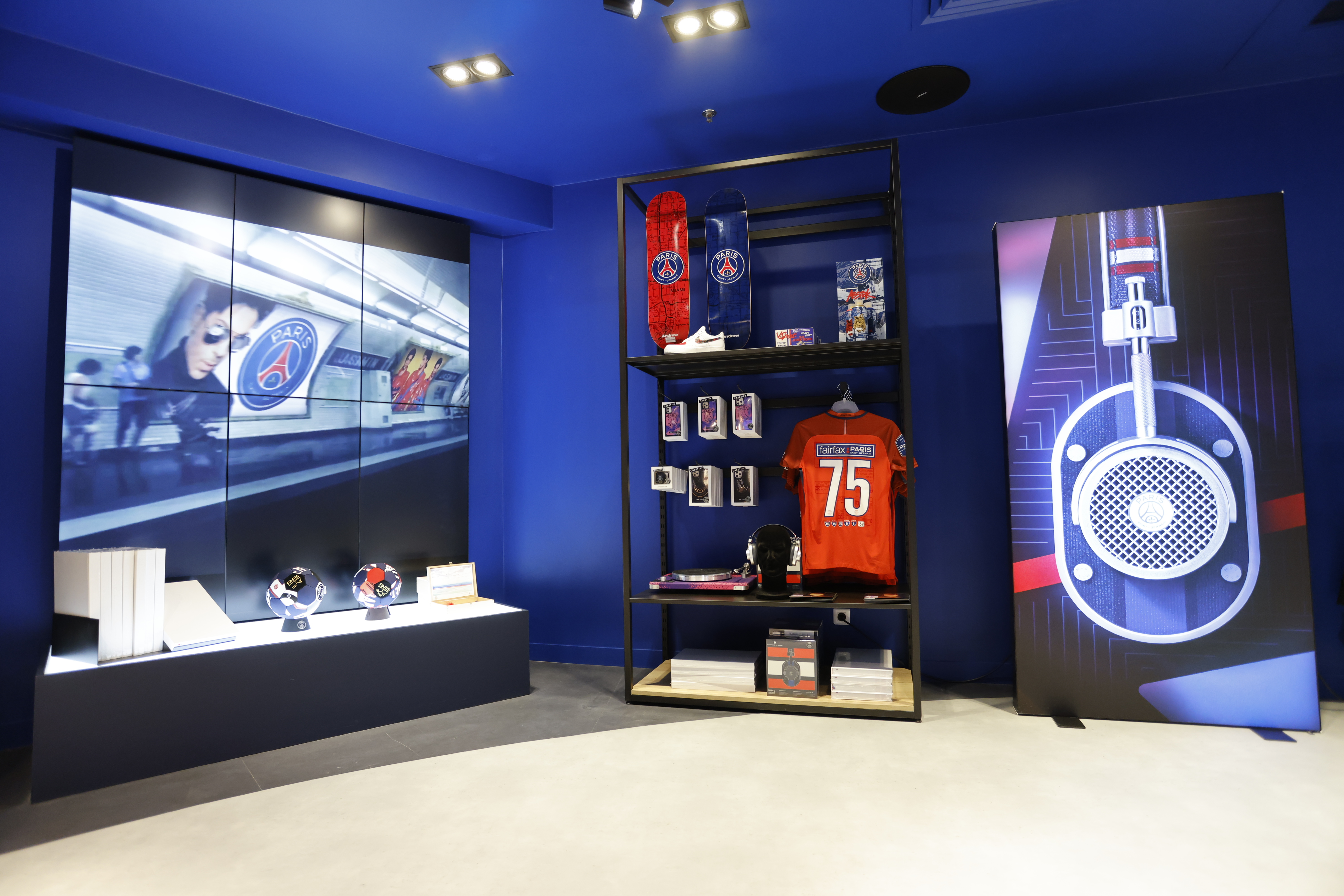 New PSG store on the Champs-Elysées, photo 10