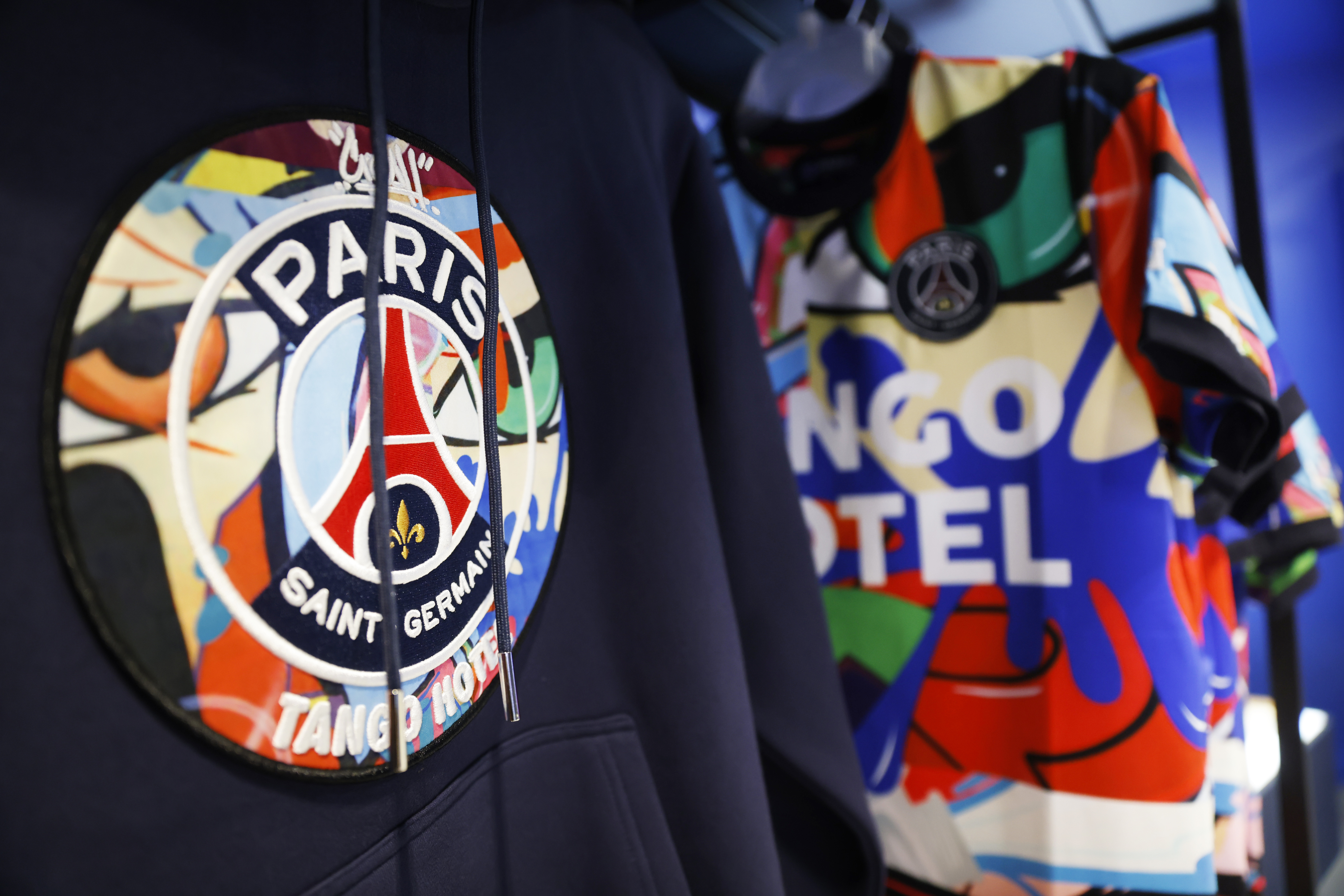 New PSG store on the Champs-Elysées, photo 1