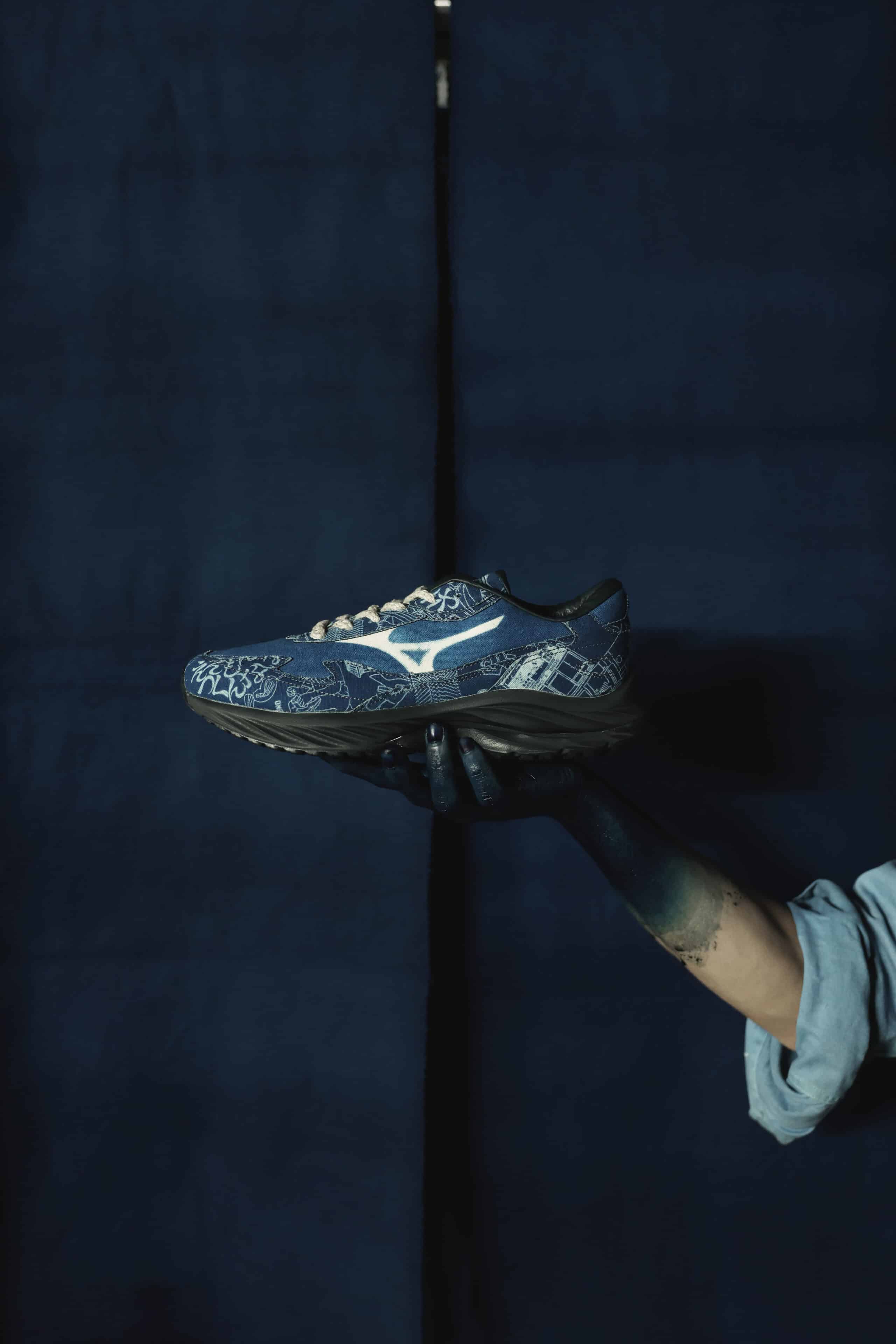 MIZUNO Wave Rider β dyed by Buaisou chez SHINZO Paris