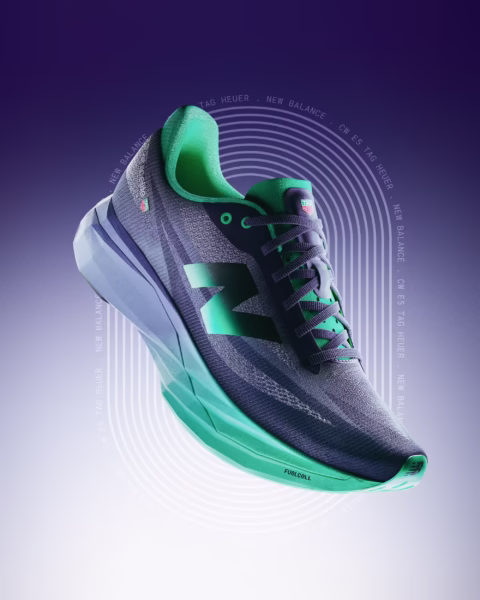 TAG Heuer et New Balance s’unissent : la performance rencontre le luxe avec la Connected Calibre E5 x FuelCell SuperComp Elite v5, photo 1