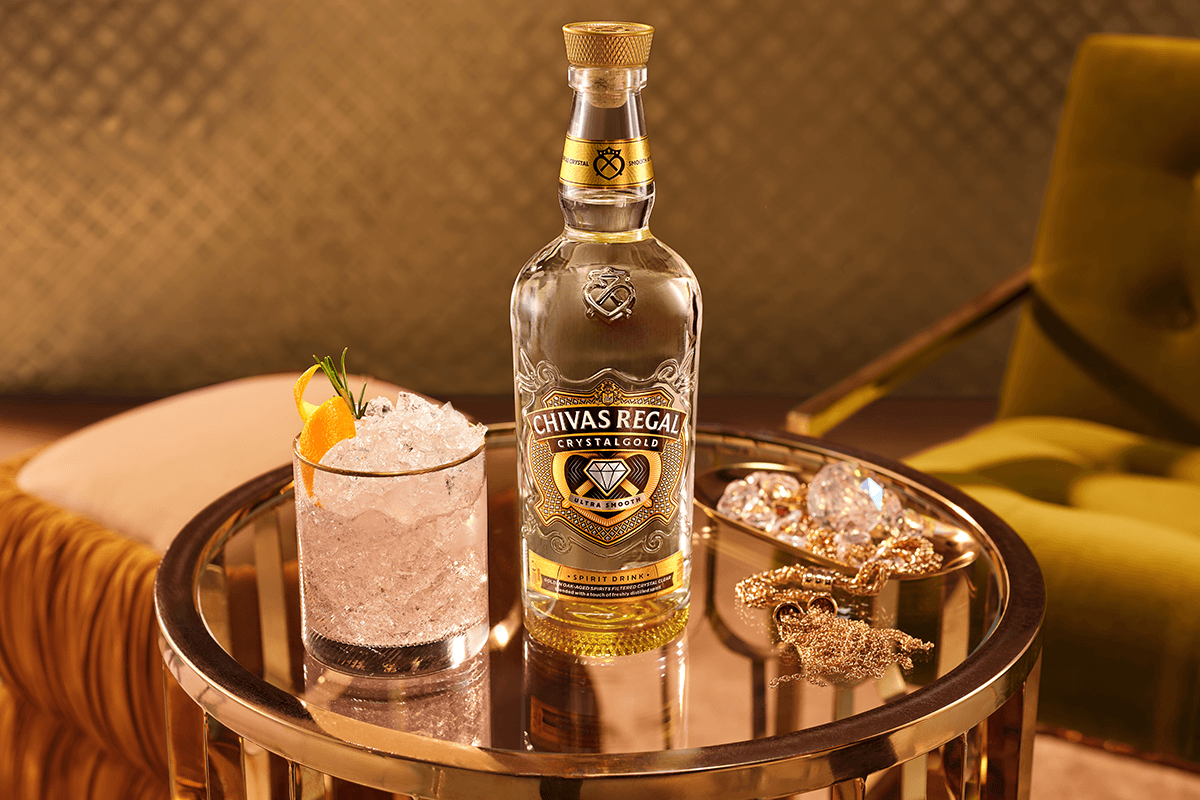 Chivas Regal bouscule les codes avec Crystalgold, un spiritueux cristallin inspiré par Charles Leclerc, photo 1