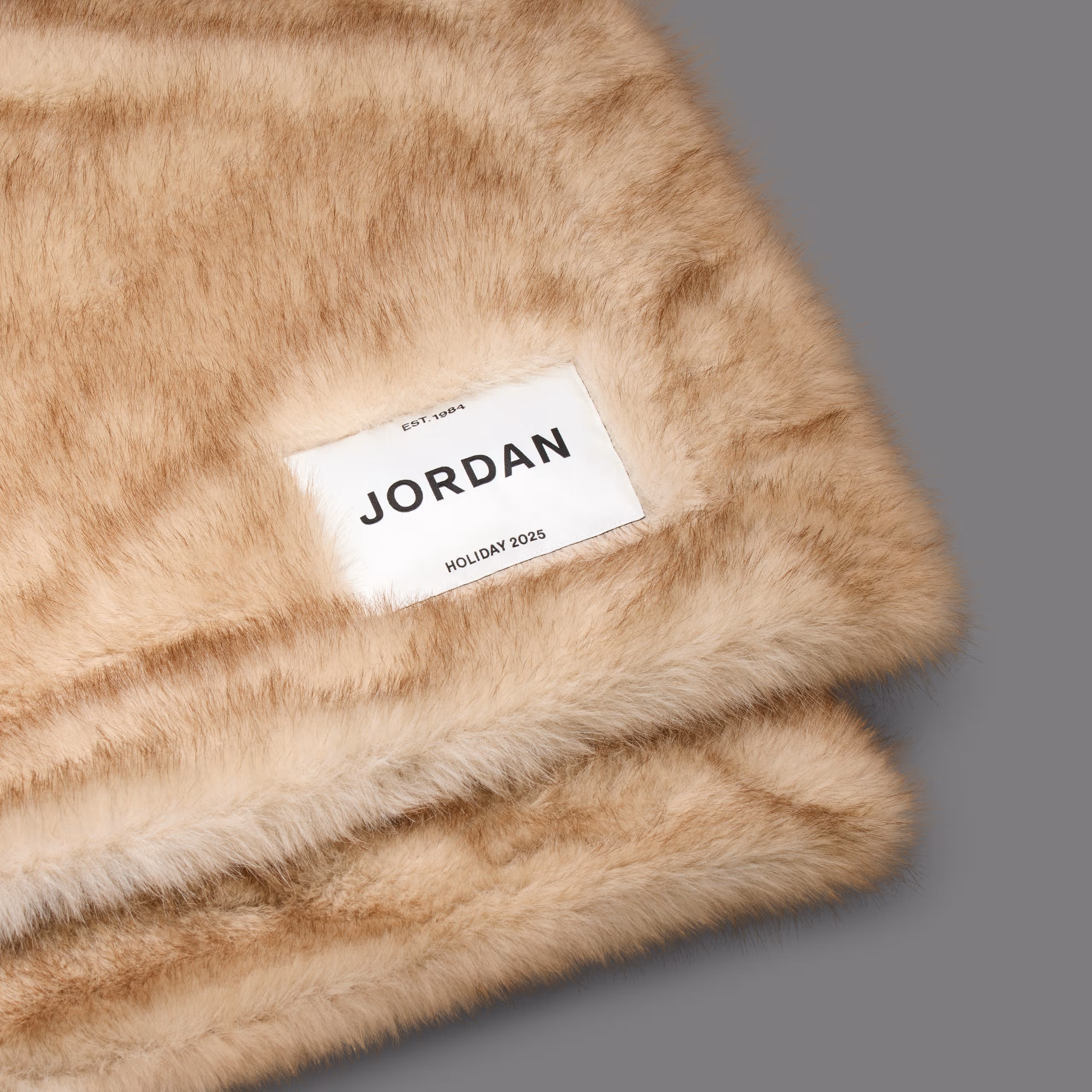 Jordan Brand dévoile sa couverture en fausse fourrure : le luxe du confort version Jumpman