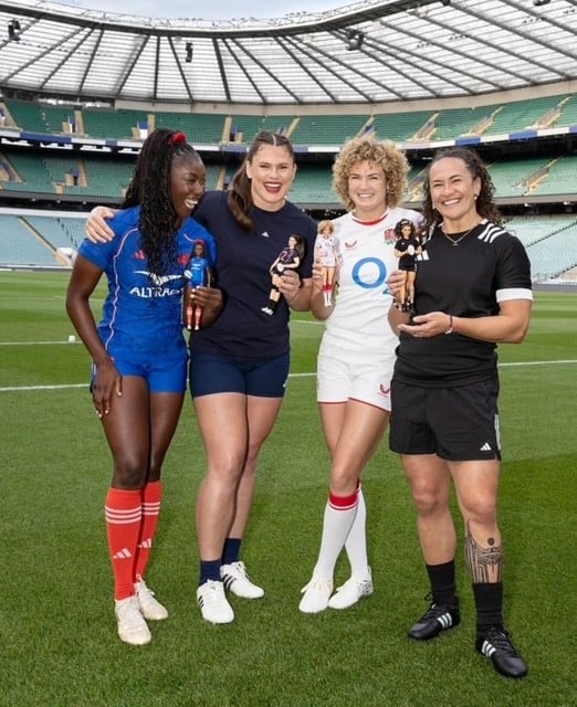 Quatre joueuses de rugby sont honorées de poupées Barbie à leur effigie