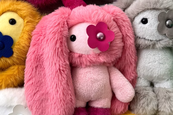 Cj Hendry dévoile “juju”, son premier art toy en collaboration avec Phillips, photo 1