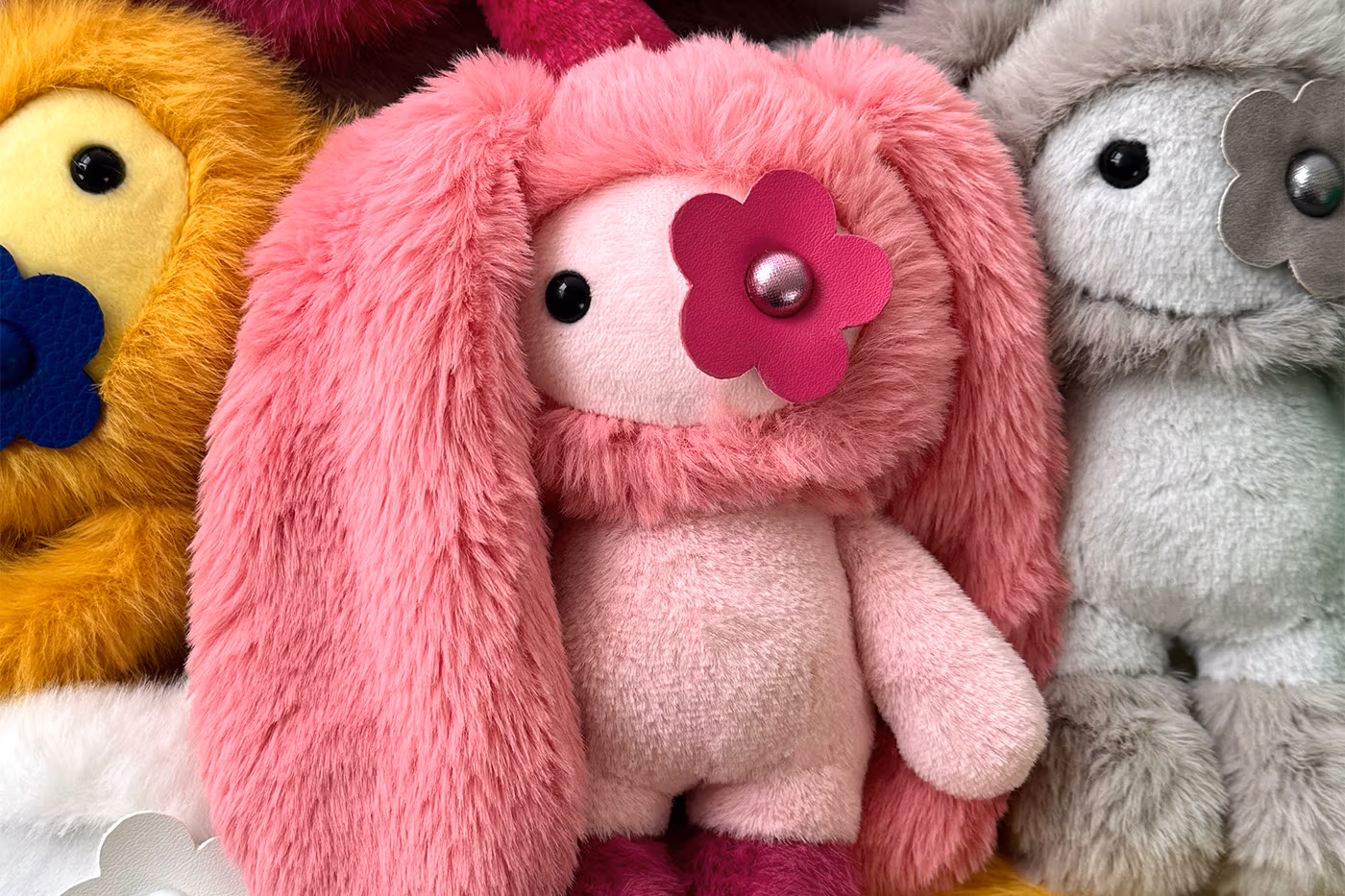 Cj Hendry dévoile “juju”, son premier art toy en collaboration avec Phillips