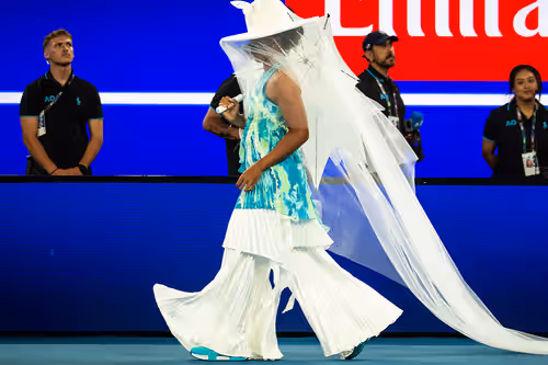 Naomi Osaka Réinvente la Mode du Court à l’Open d’Australie 2026 avec une Tenue Médusa Nike x Robert Wun