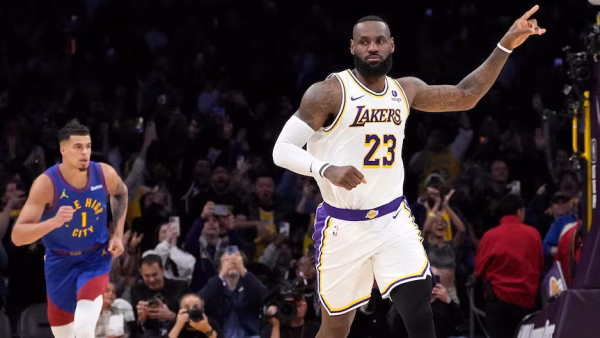 LeBron James devient le premier joueur NBA à atteindre les 43 000 points en saison régulière, photo 1