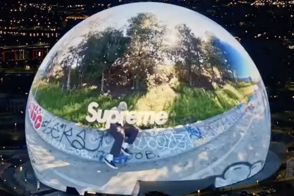 Supreme investit le Las Vegas Sphere pour sa campagne Spring/Summer 2026, photo 1