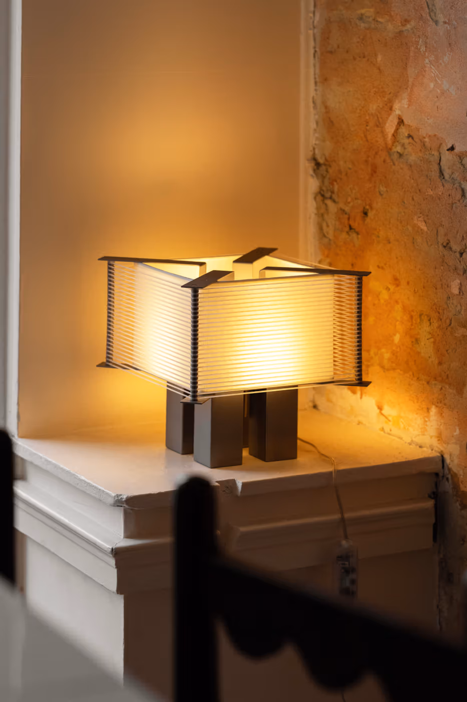 KØGE Design dévoile la Boxing Ring Lamp 081, une sculpture lumineuse signée Imprécis